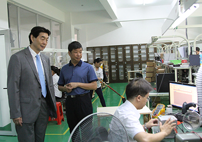 中國儀器儀表學會常務(wù)副理事長吳幼華一行蒞臨虹潤公司參觀考察