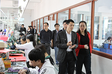 福建省委統(tǒng)戰(zhàn)部副部長、省工商聯(lián)黨組書記王玲視察虹潤公司