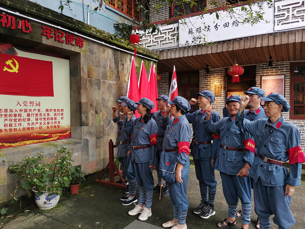 虹潤公司黨支部組織開展“尋找紅色足跡，牢記初心使命”主題黨日活動